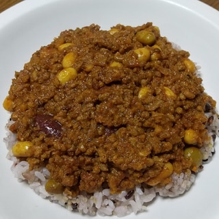 しめじとサラダ豆のキーマカレー